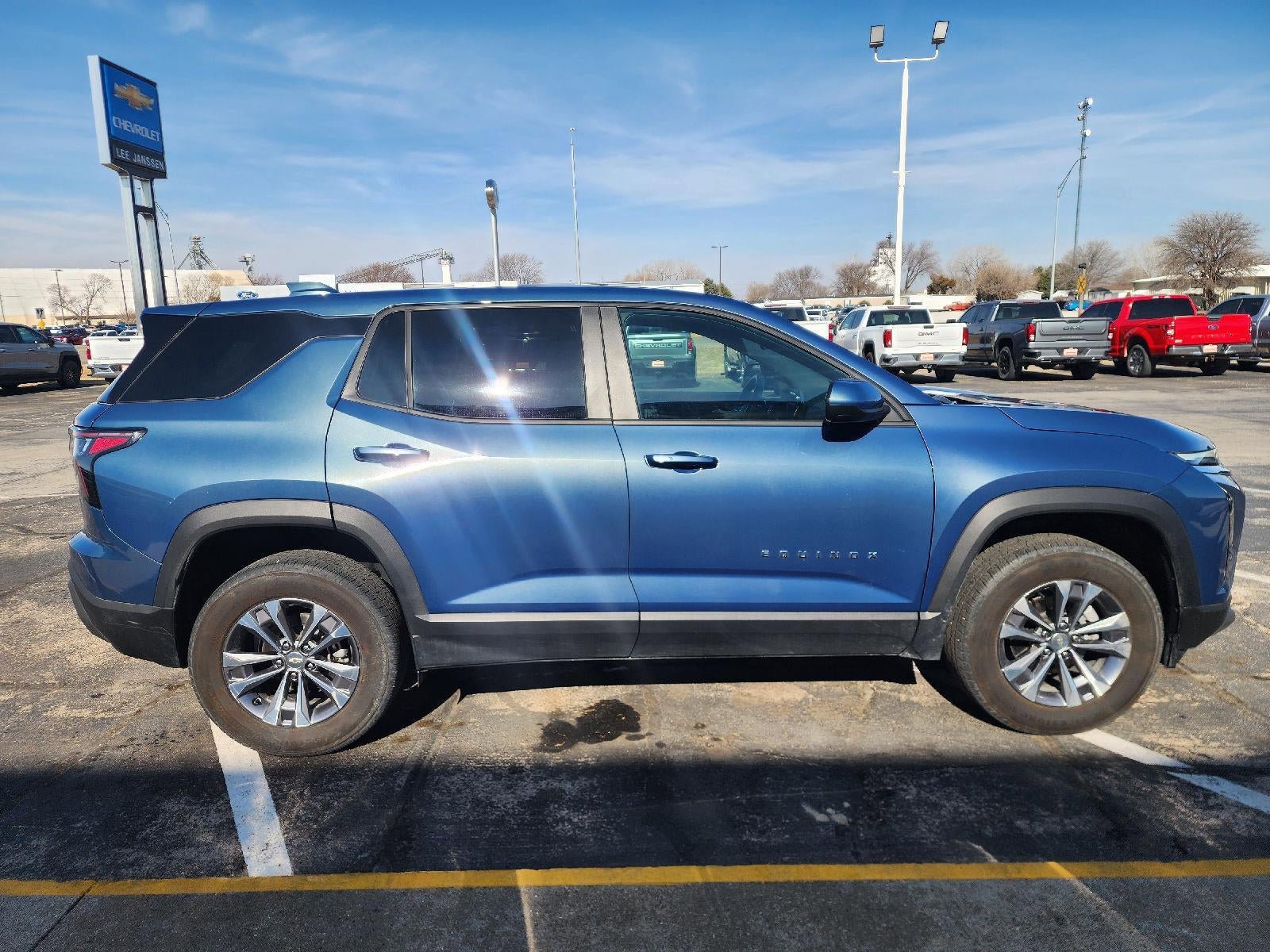 Used 2025 Chevrolet Equinox LT FWD image 4