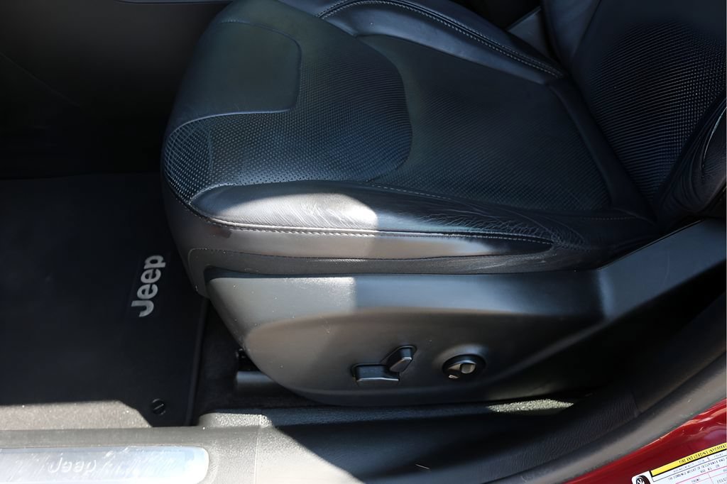 Used 2019 Jeep Cherokee Limited FWD image 13