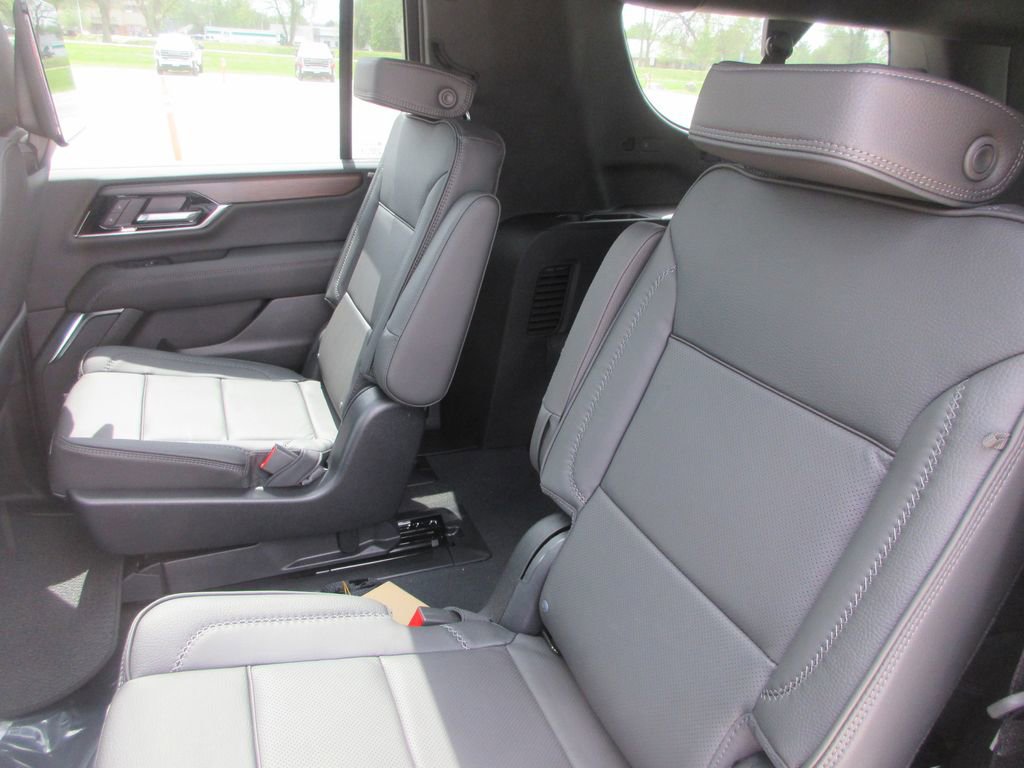 New 2026 GMC Yukon XL Denali image 12