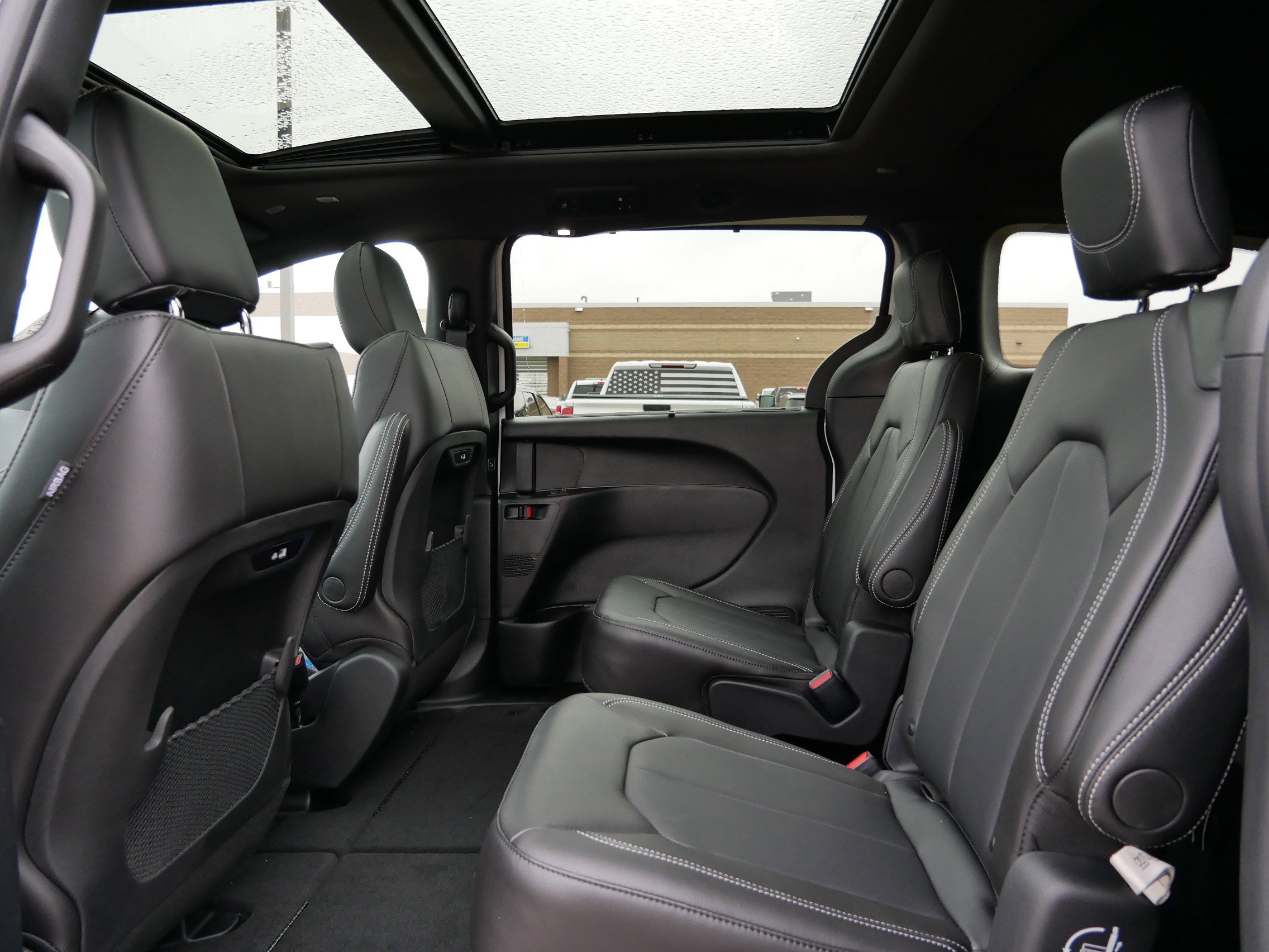 New 2026 Chrysler Pacifica Select image 7