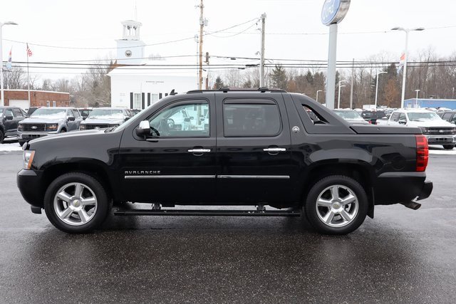 Used 2013 Chevrolet Avalanche LTZ image 14