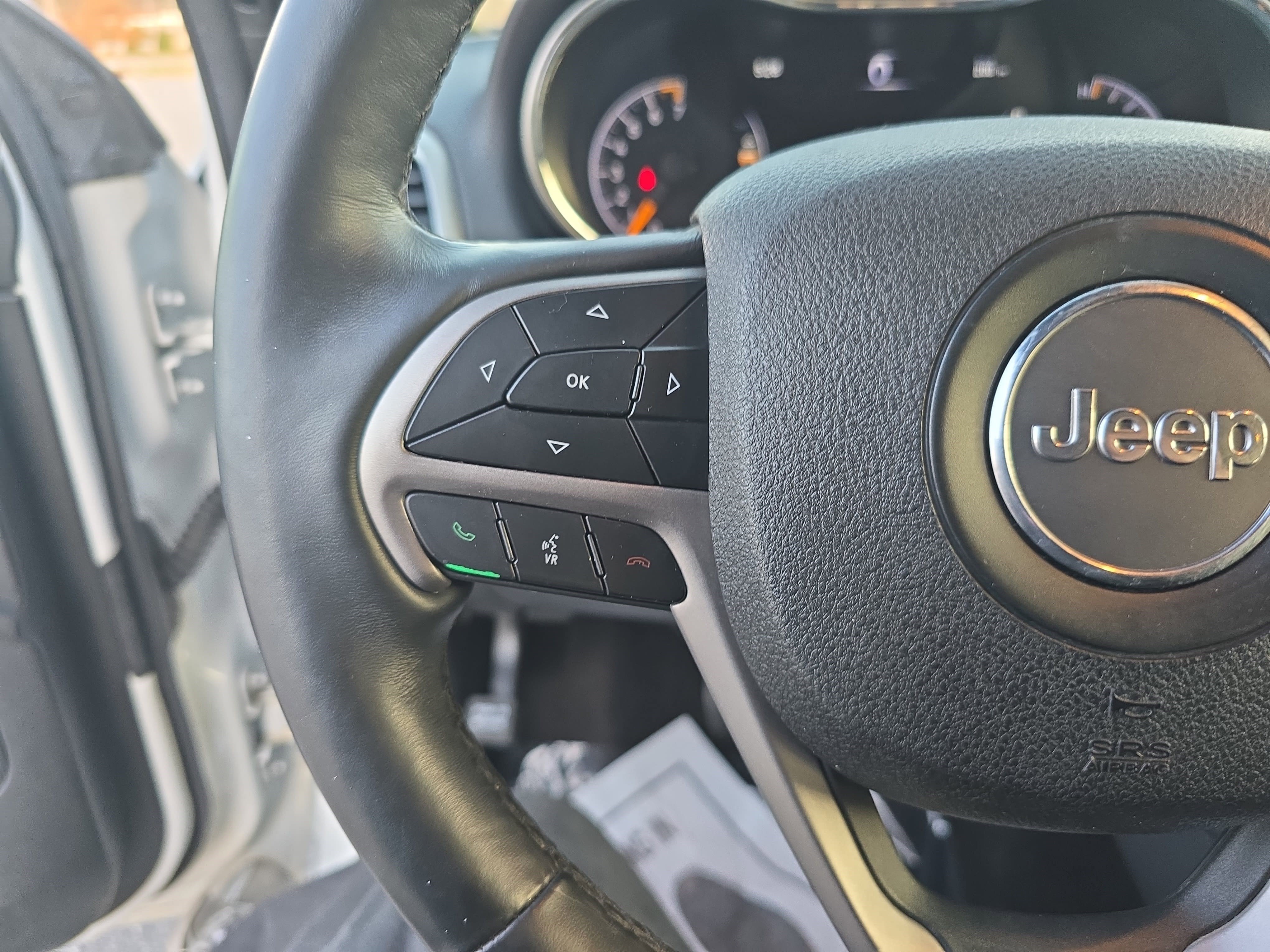 Used 2018 Jeep Grand Cherokee Limited image 16