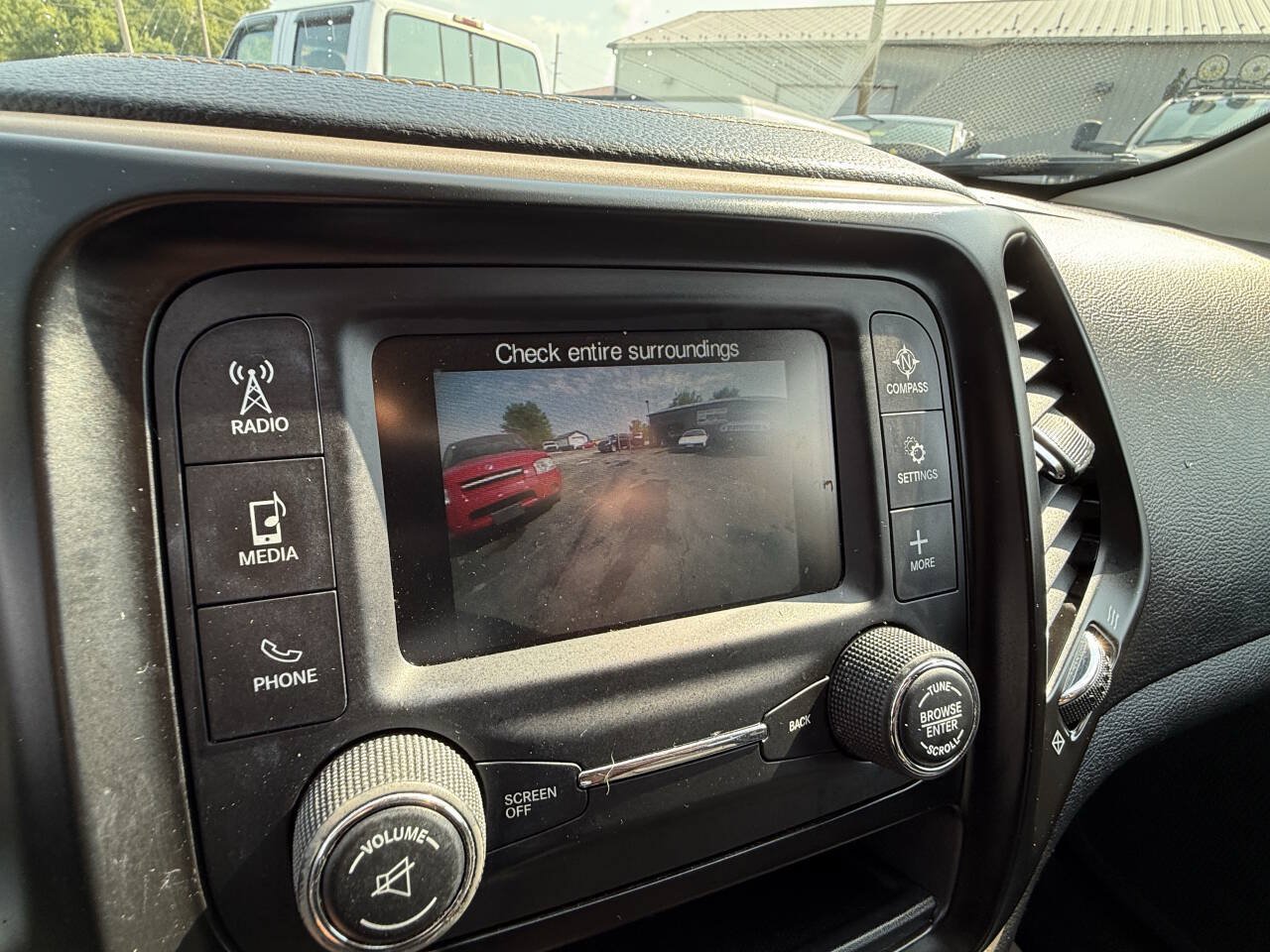 Used 2018 Jeep Cherokee Latitude w/ Altitude Package FWD image 15