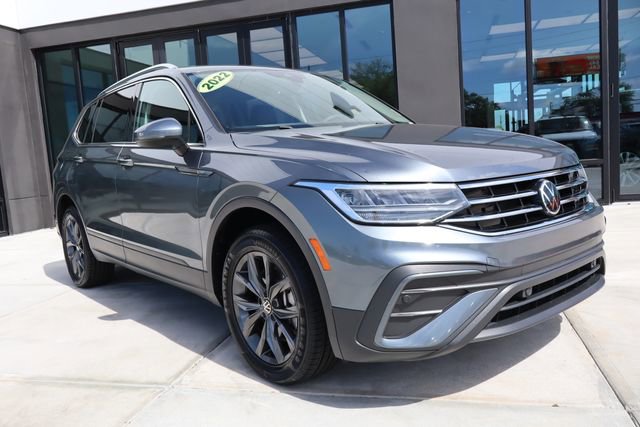 Used 2022 Volkswagen Tiguan SE image 1