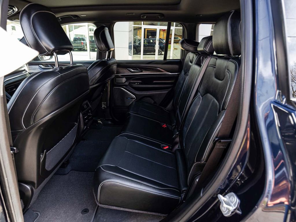 Used 2022 Jeep Grand Cherokee Overland AWD/4WD image 19