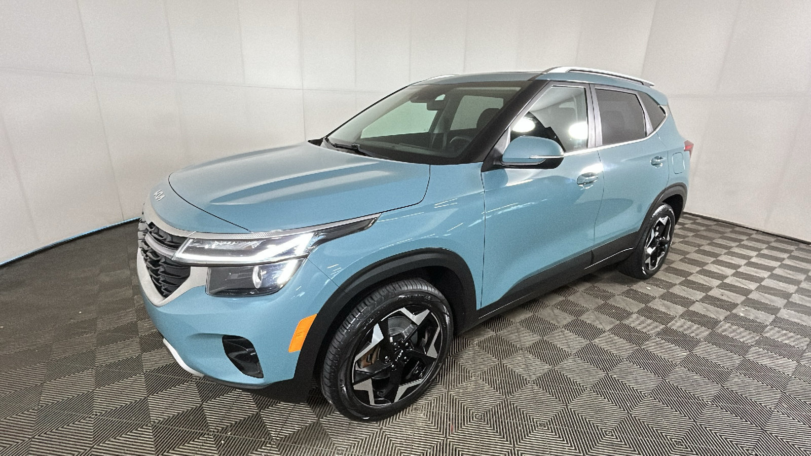 Used 2025 Kia Seltos EX w/ EX Sunroof Package AWD/4WD image 8