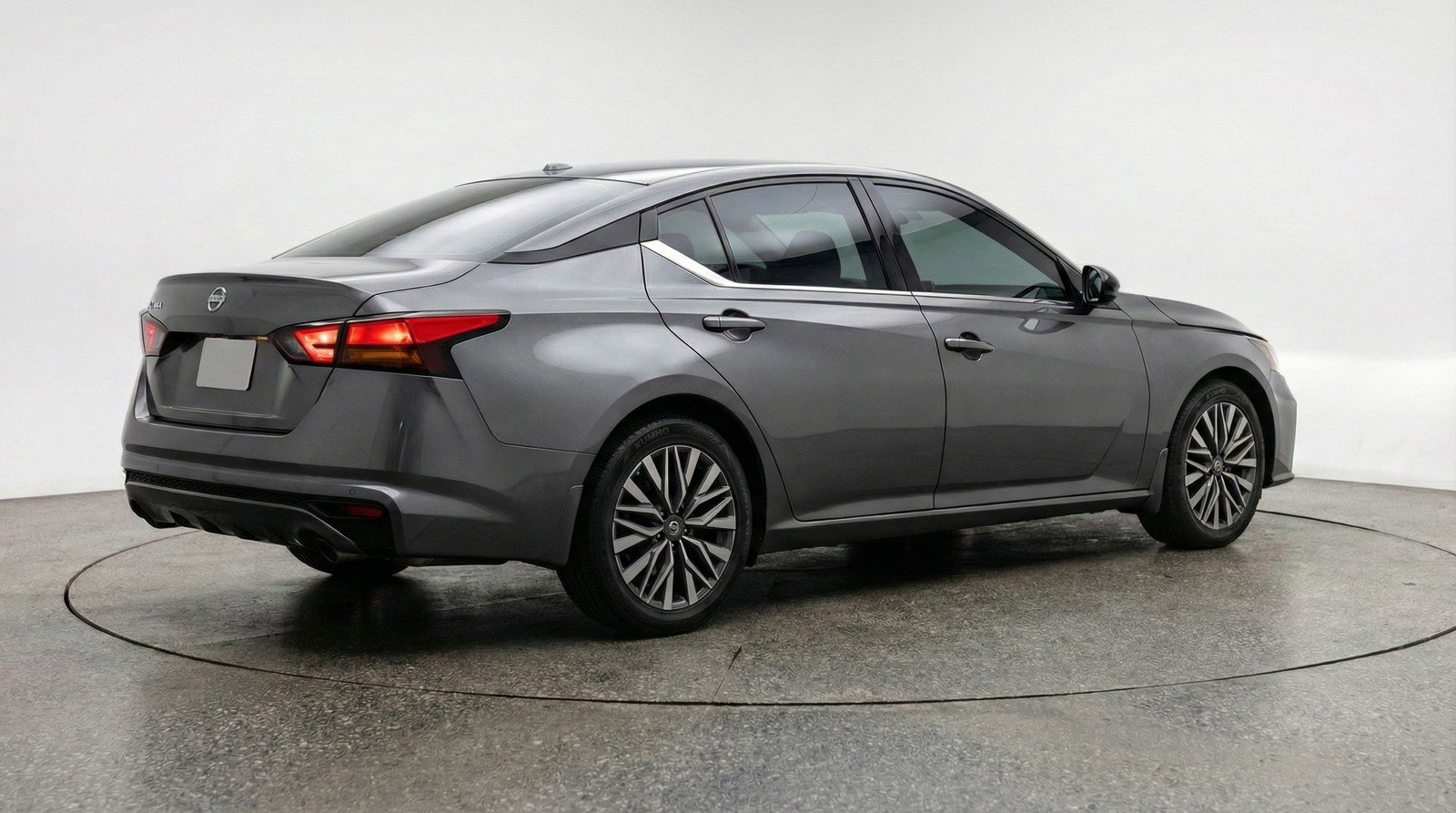 Used 2025 Nissan Altima 2.5 SV image 9