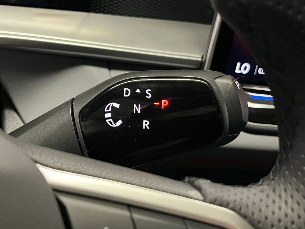 New 2025 Volkswagen Tiguan SE R-Line image 30