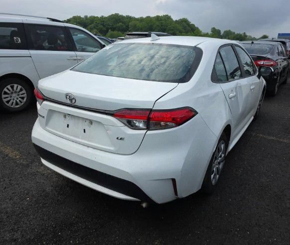 Used 2022 Toyota Corolla LE FWD image 3