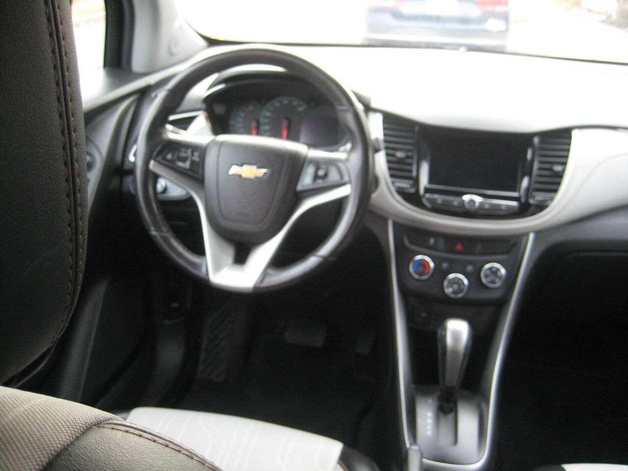 Used 2019 Chevrolet Trax LT w/ Driver Confidence Package image 21