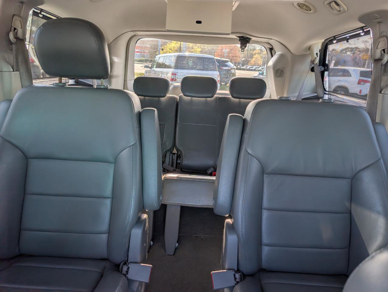 Used 2010 Volkswagen Routan SEL image 27