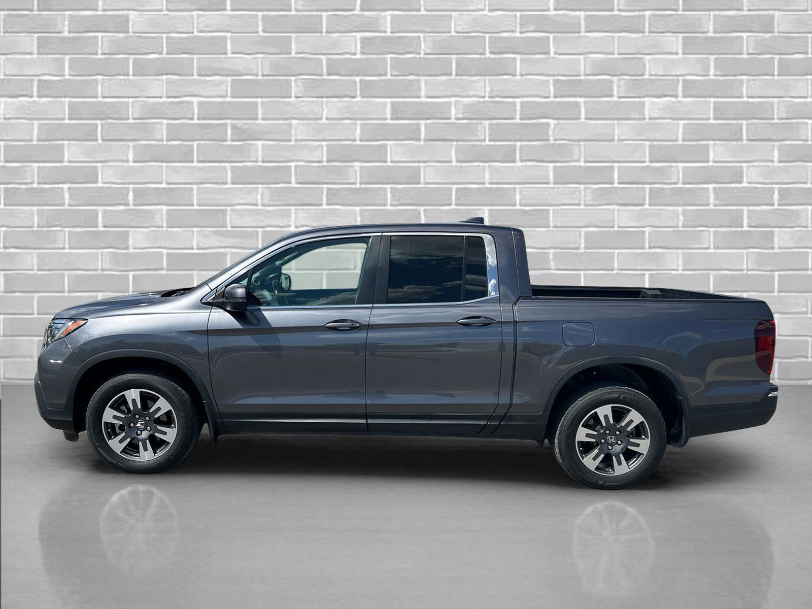 Used 2017 Honda Ridgeline RTL-T image 2