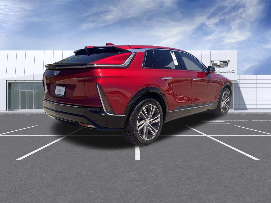Certified 2025 Cadillac Lyriq Luxury AWD/4WD image 8
