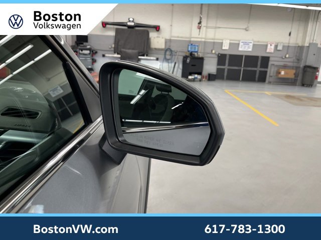 Used 2025 Volkswagen Taos SE w/ Panoramic Sunroof Package image 7