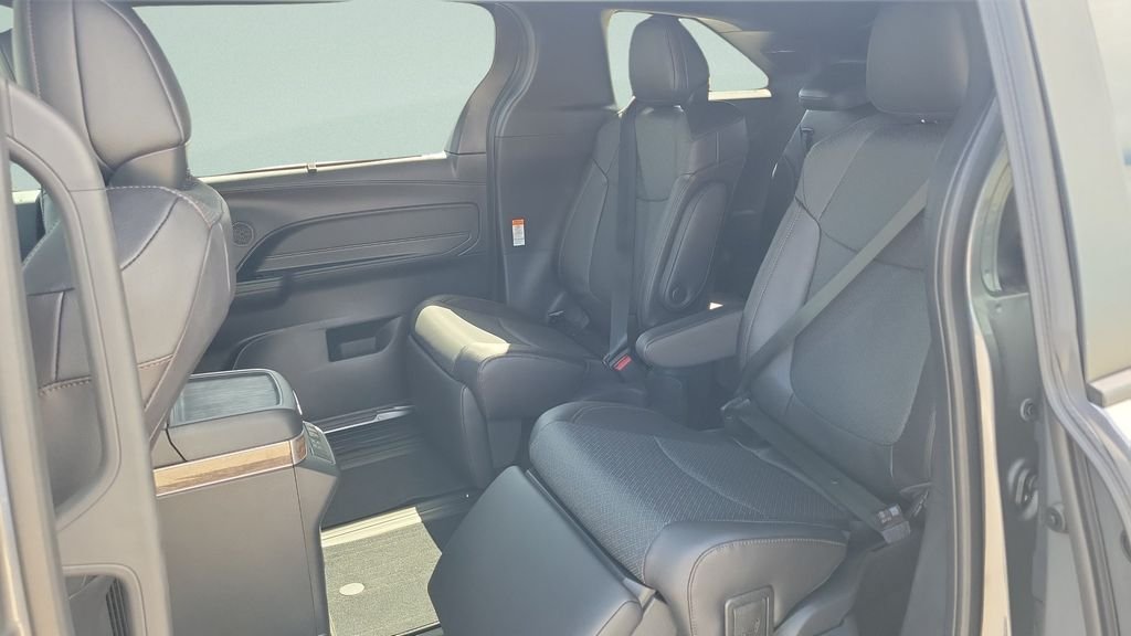 New 2026 Toyota Sienna Limited FWD image 10