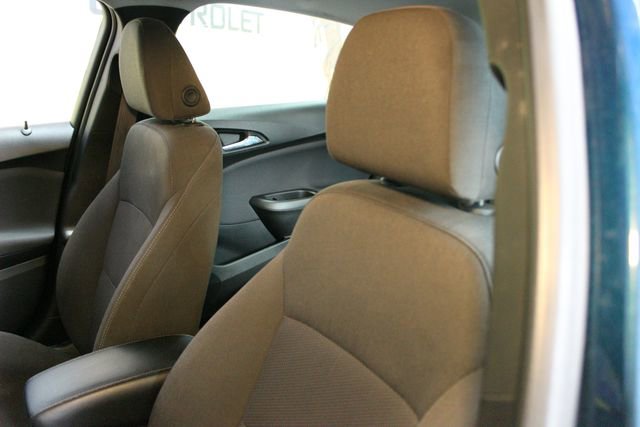 Used 2019 Chevrolet Cruze LT w/ LT True North Edition FWD image 17