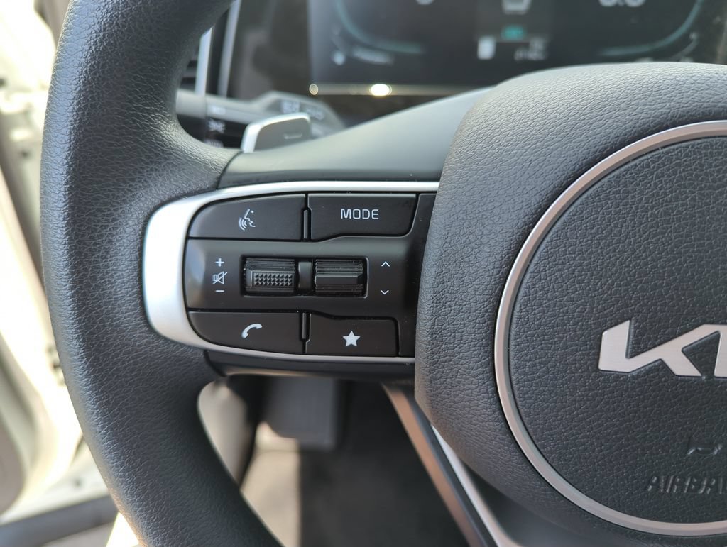 Used 2025 Kia Sportage LX FWD image 22