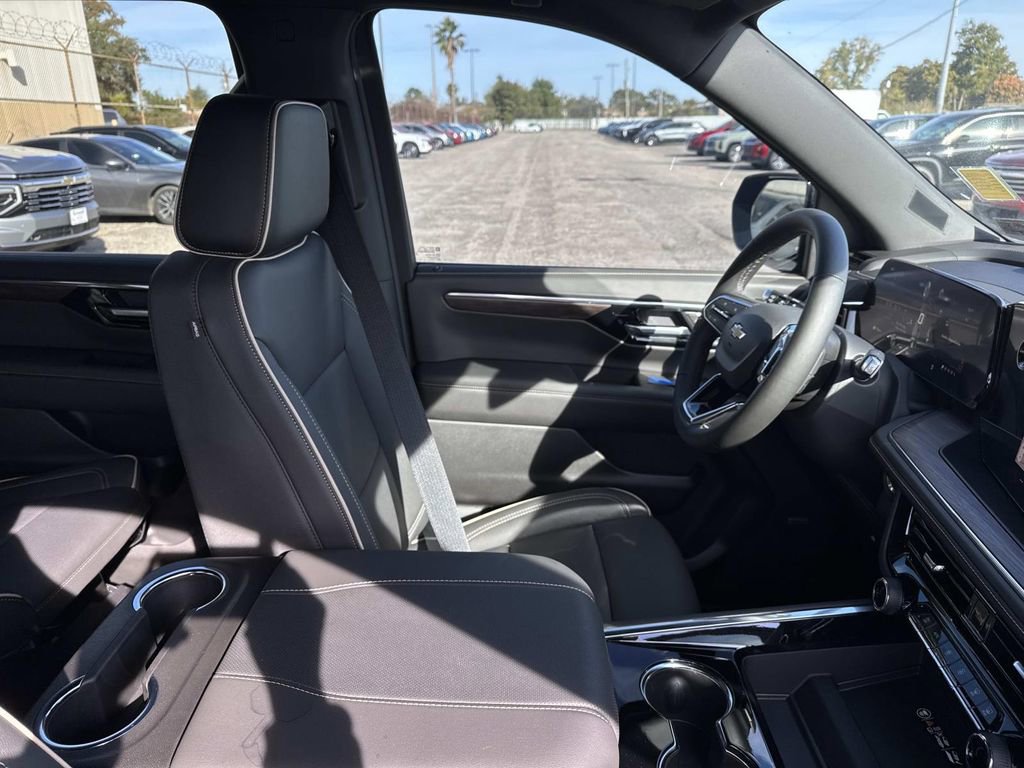 New 2026 Chevrolet Suburban Premier image 11