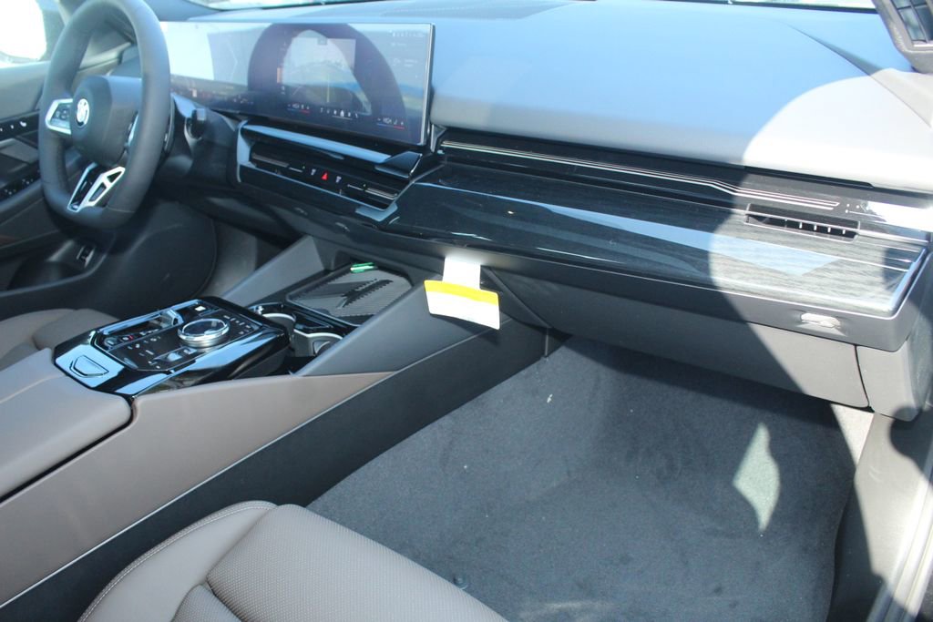 New 2026 BMW 530i xDrive w/ M Sport Package AWD/4WD image 24