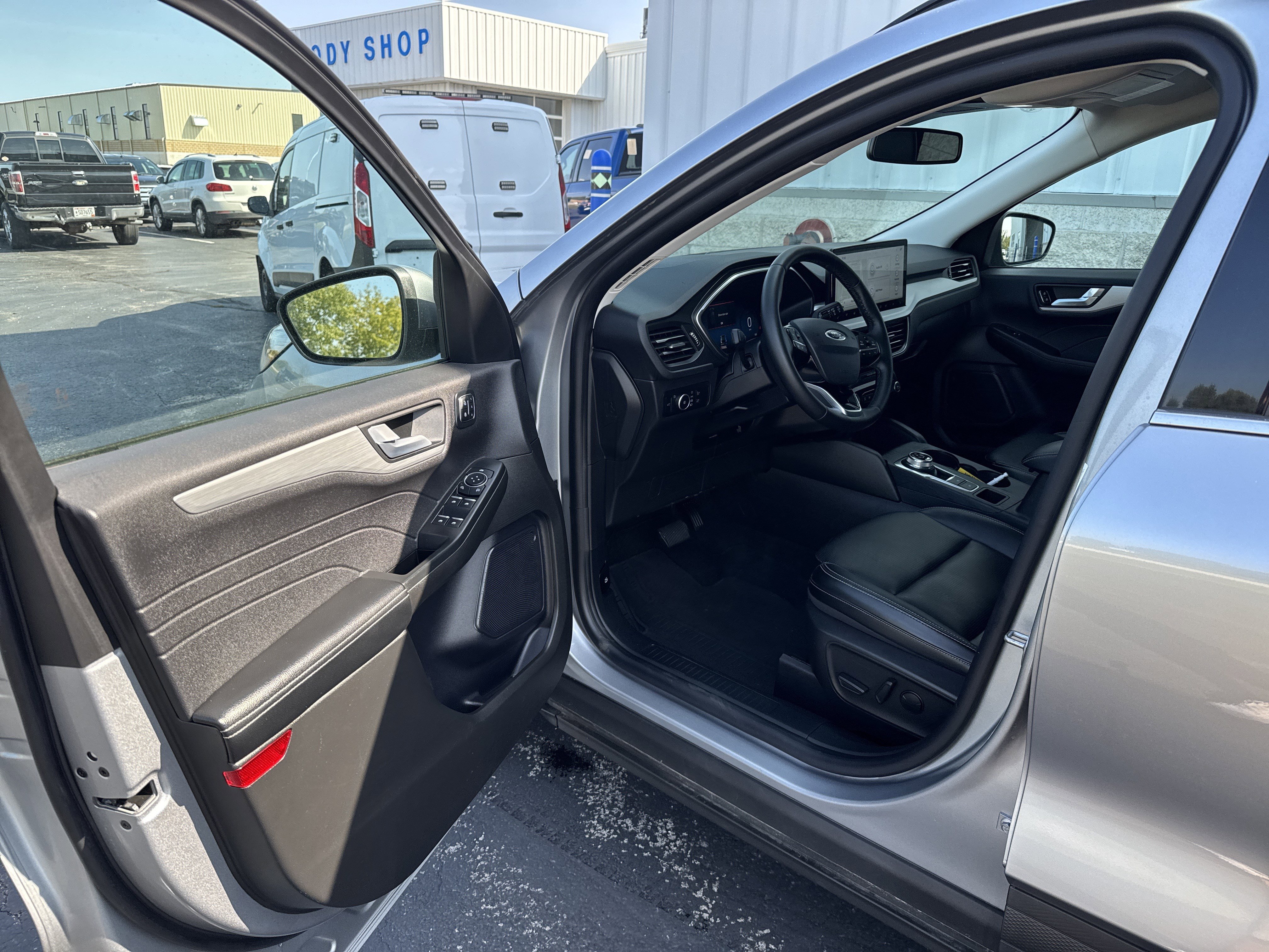 Used 2024 Ford Escape Platinum image 32