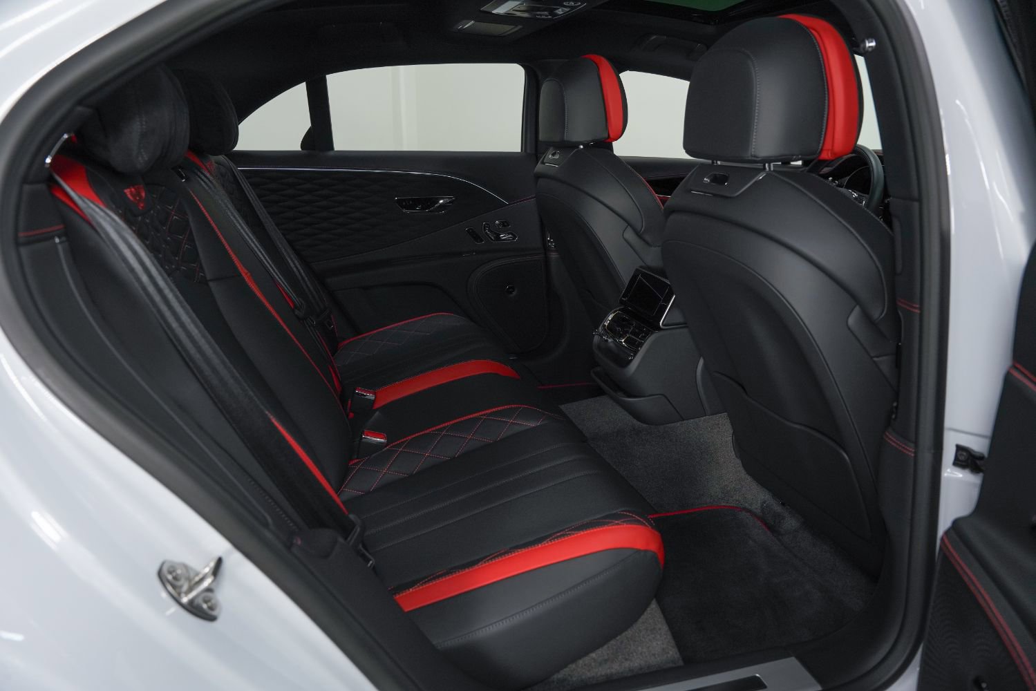 Used 2024 Bentley Flying Spur W12 image 36