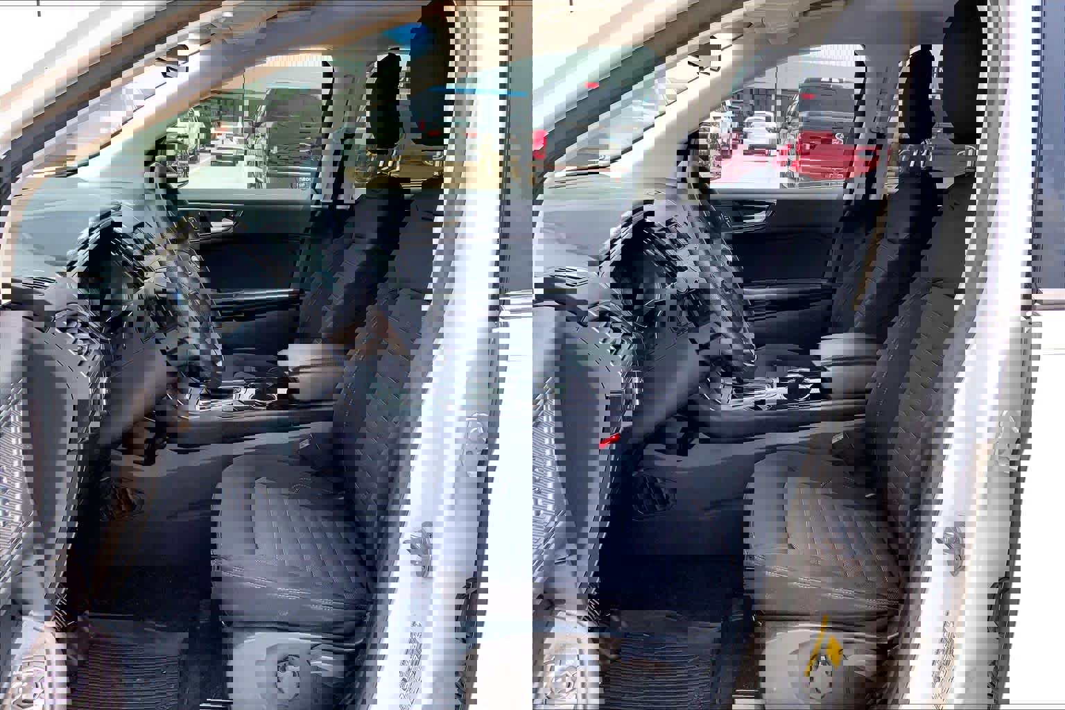 Used 2018 Ford Edge SE FWD image 8