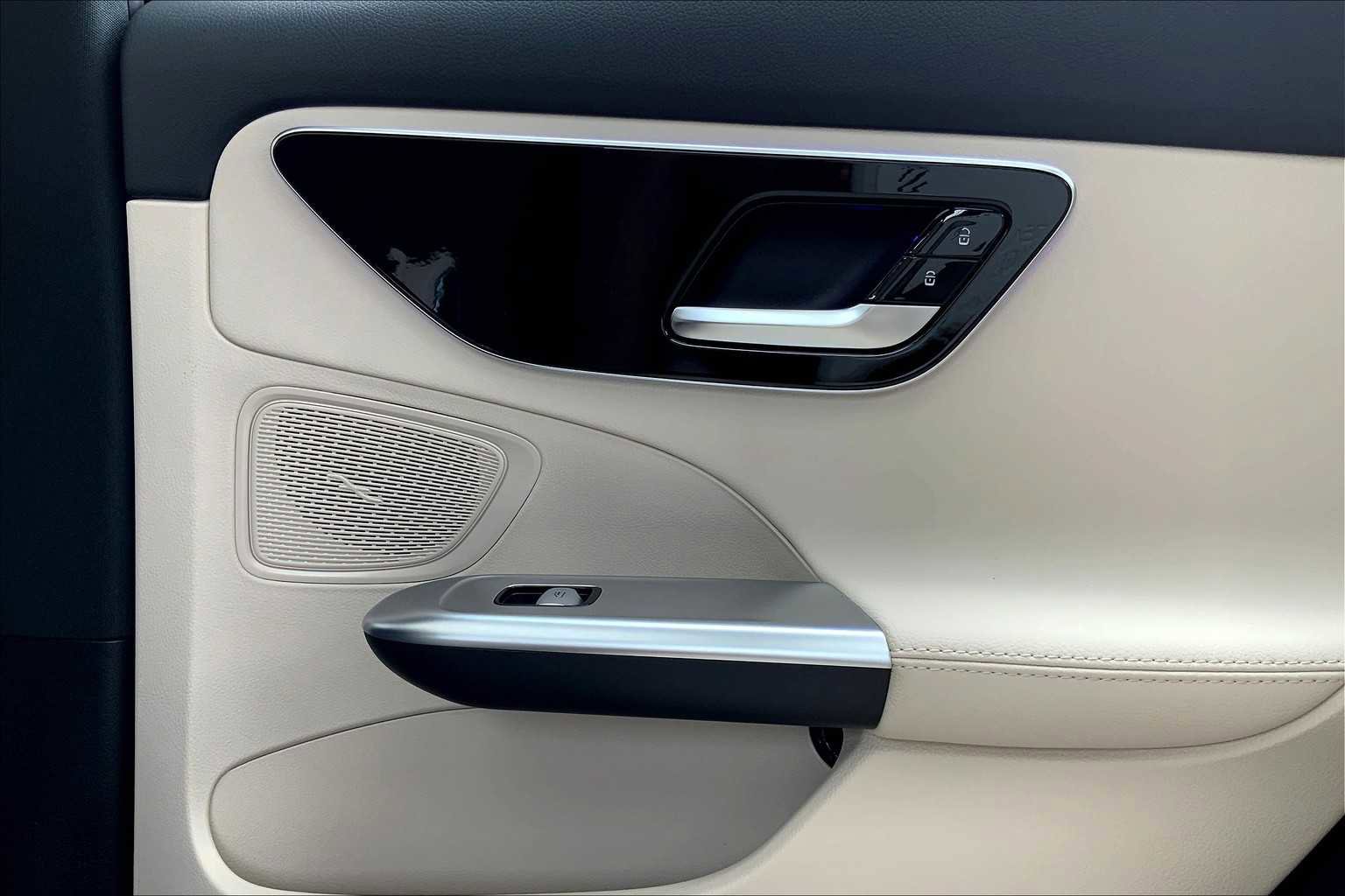 Certified 2025 Mercedes-Benz C 300 4MATIC Sedan image 23