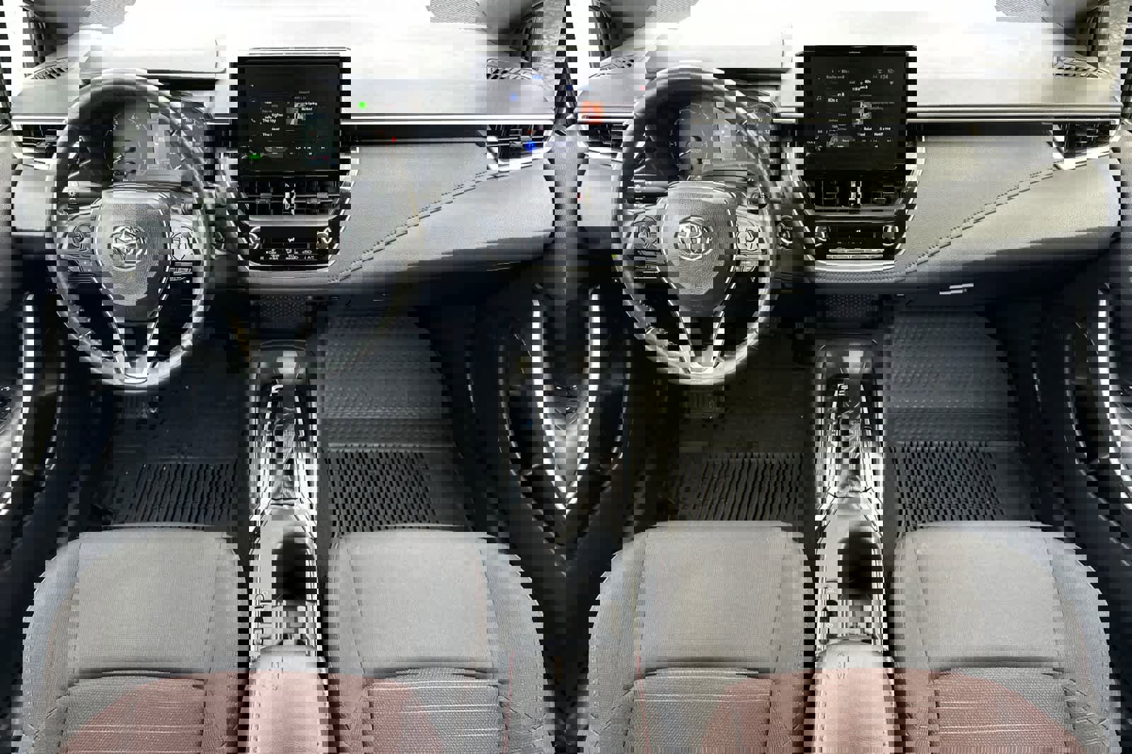 Used 2023 Toyota Corolla SE image 3