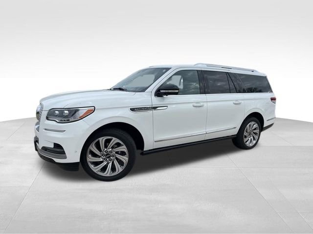 Used 2024 Lincoln Navigator L Reserve image 3