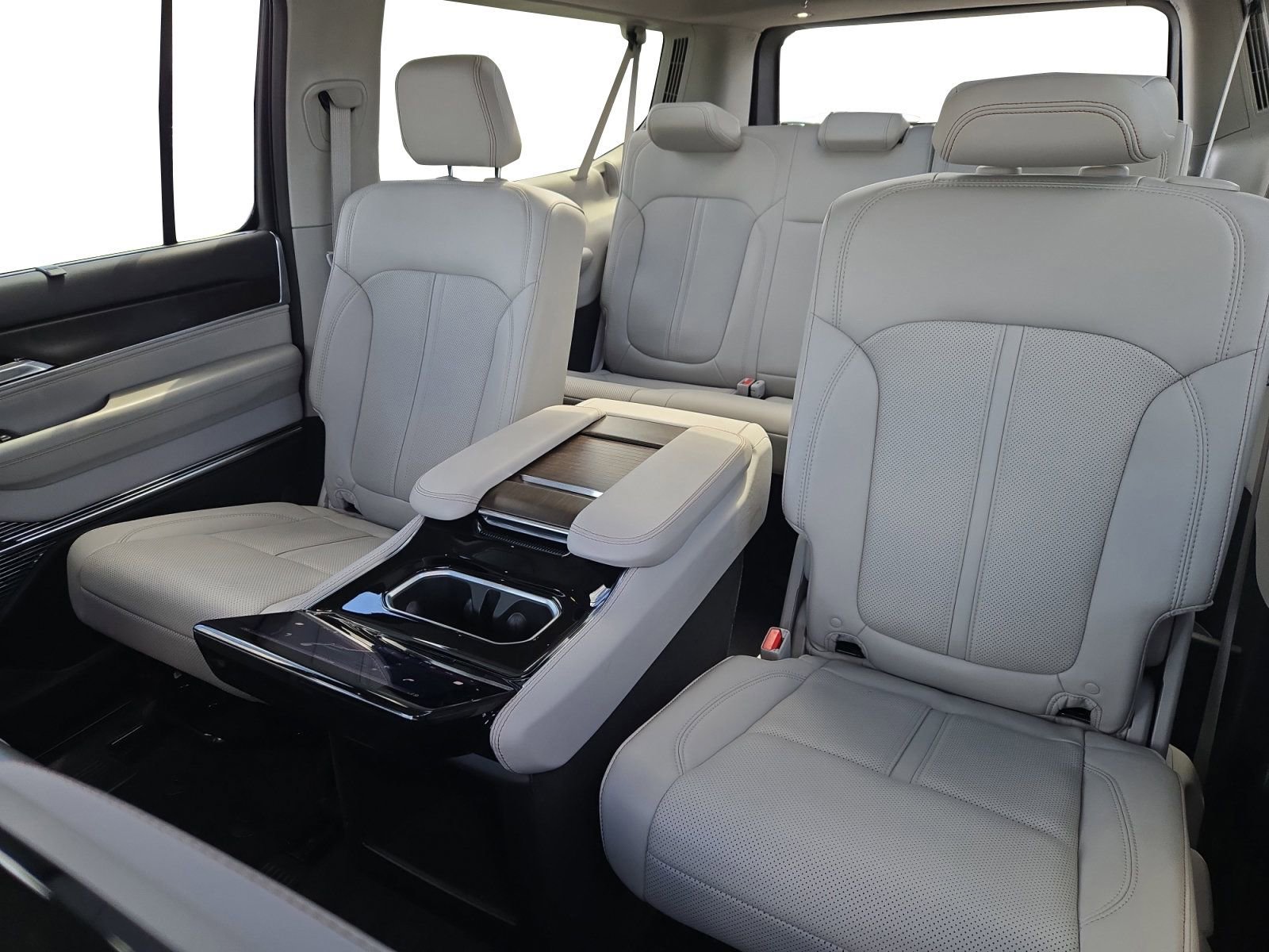 Used 2023 Jeep Grand Wagoneer L 4WD image 13