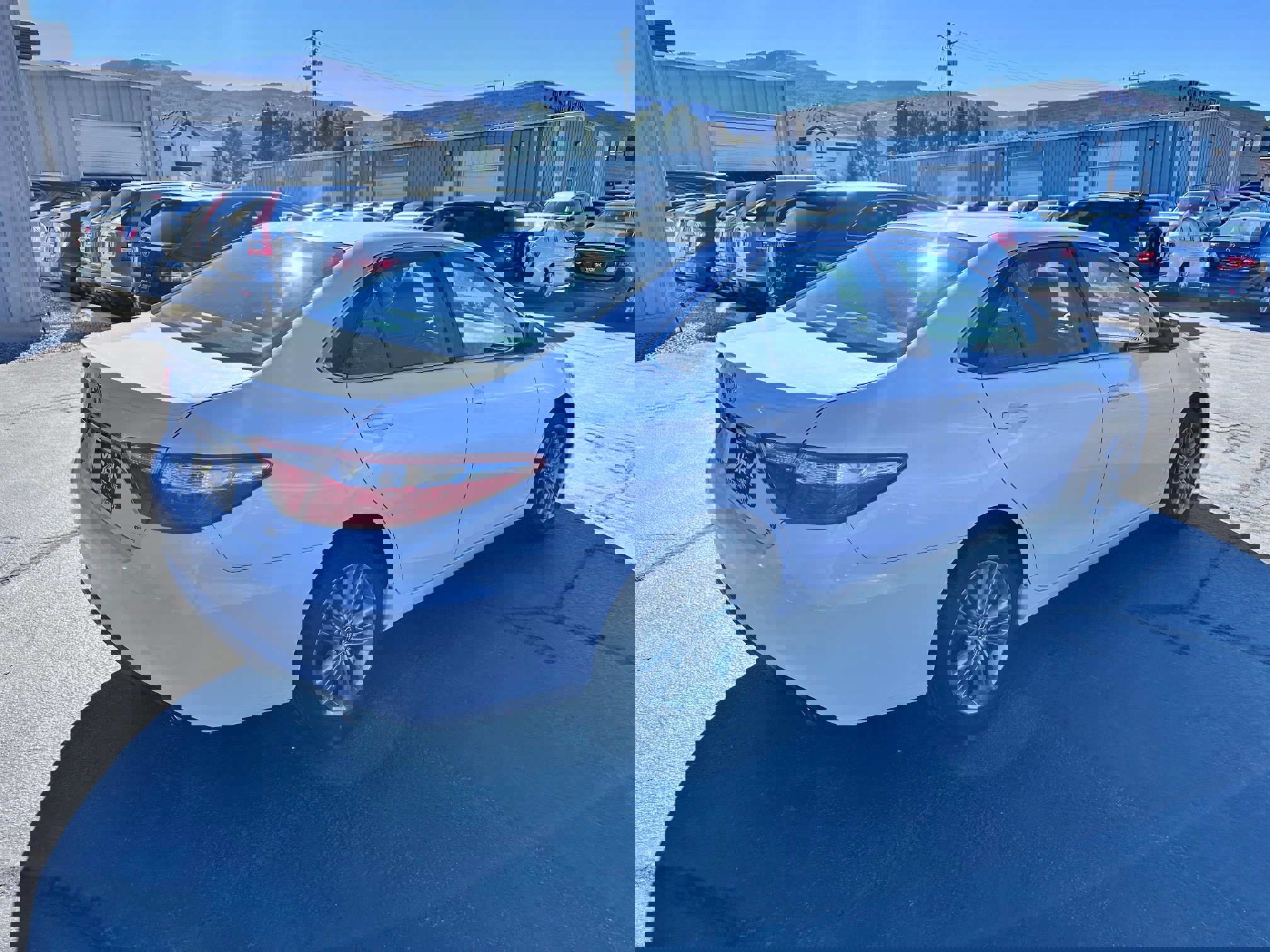 Used 2017 Toyota Camry SE image 3