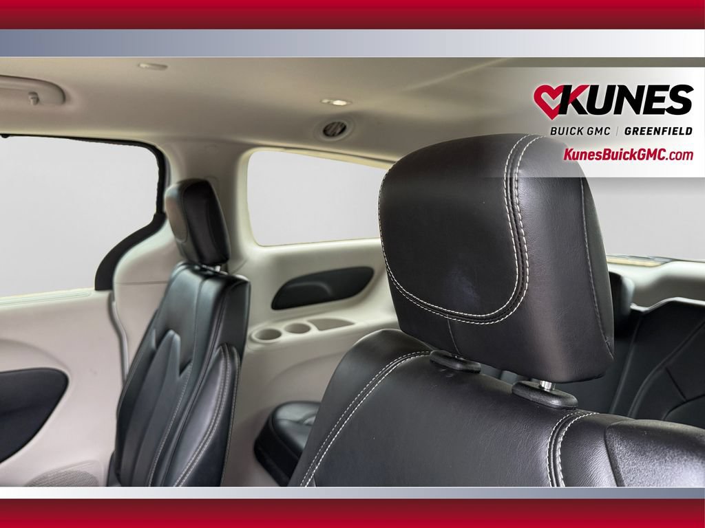 Used 2024 Chrysler Pacifica Touring-L FWD image 14