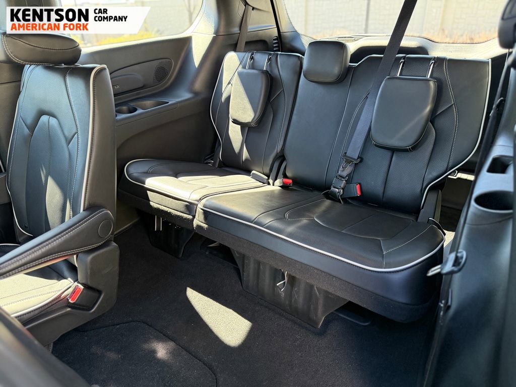 Used 2026 Chrysler Pacifica Limited image 43
