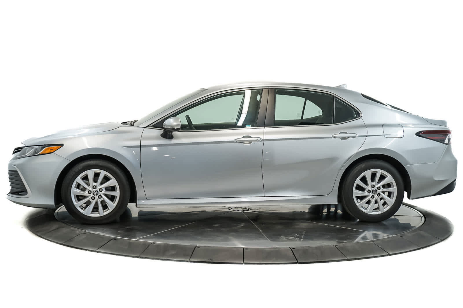 Used 2024 Toyota Camry LE FWD image 2