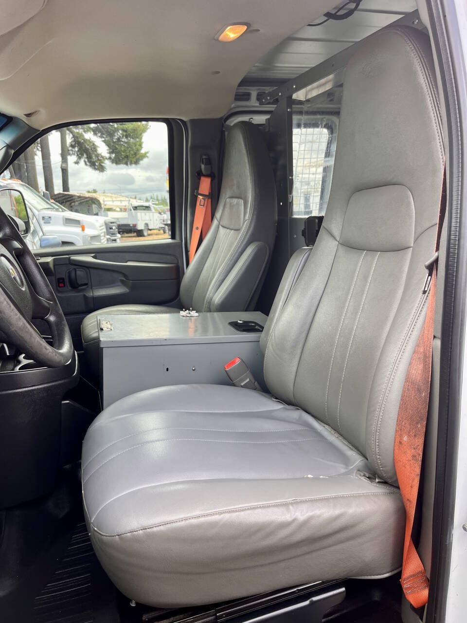 Used 2013 Chevrolet Express 2500 RWD image 12