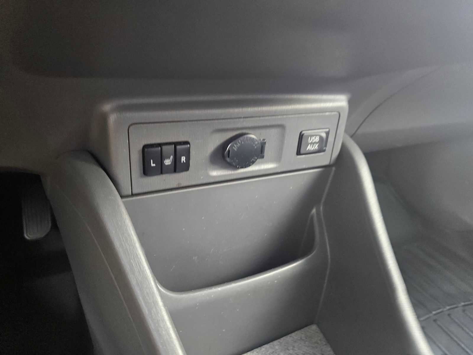 Used 2014 Toyota Prius V Five image 29