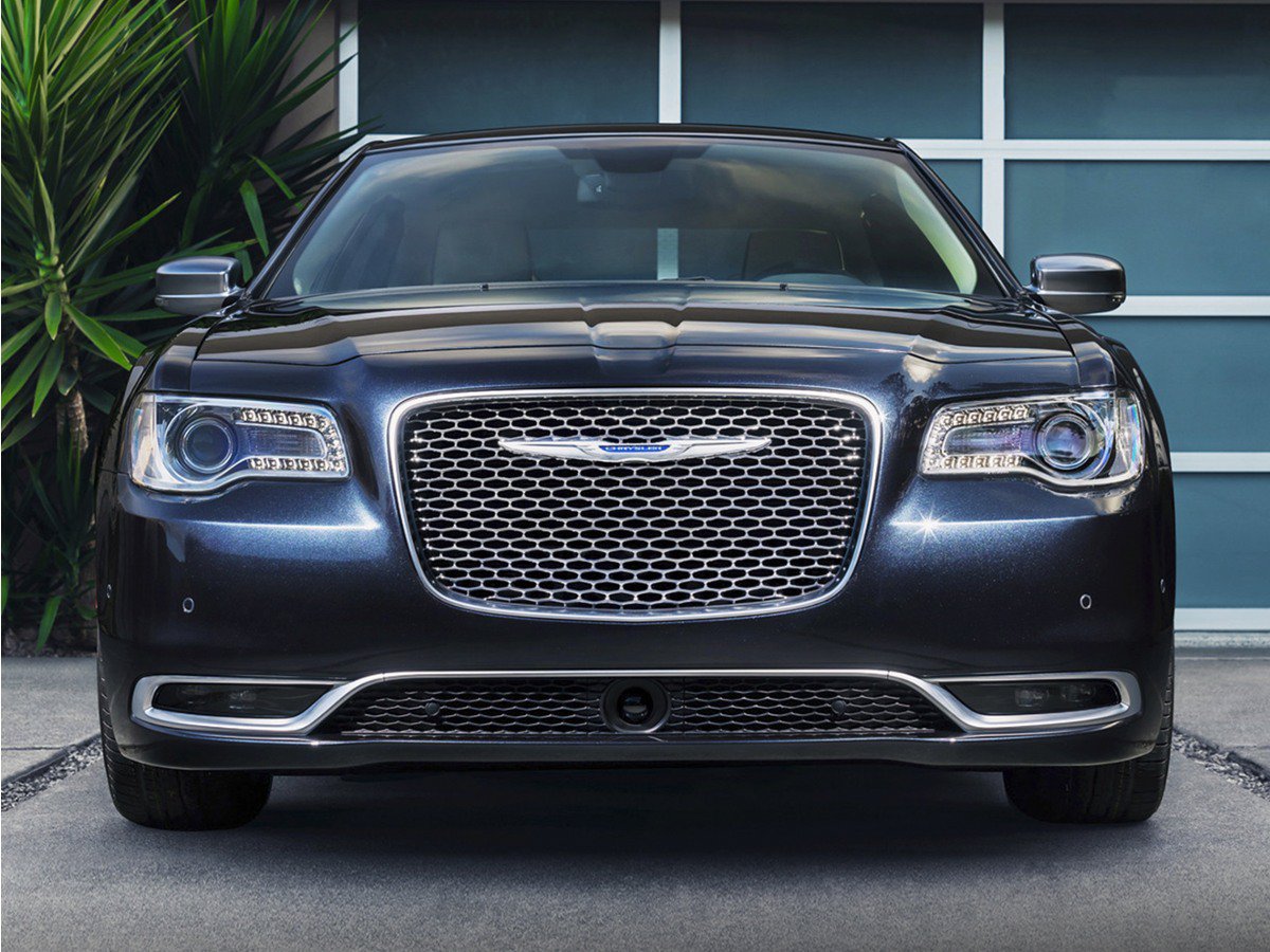 Used 2015 Chrysler 300 C RWD image 1