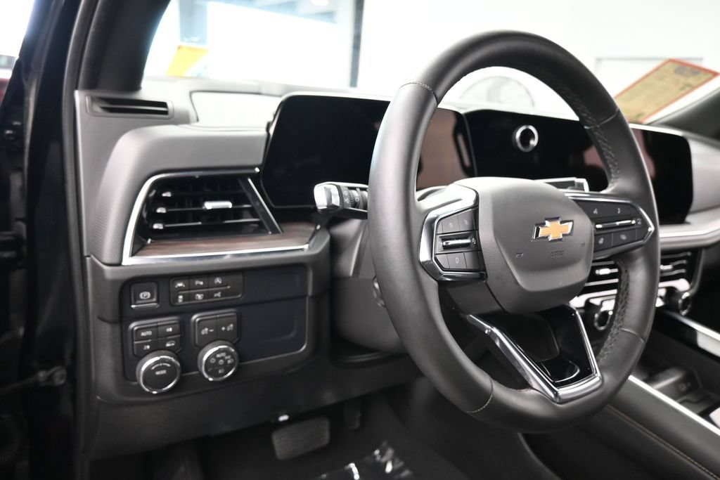 Used 2026 Chevrolet Suburban Premier AWD/4WD image 16