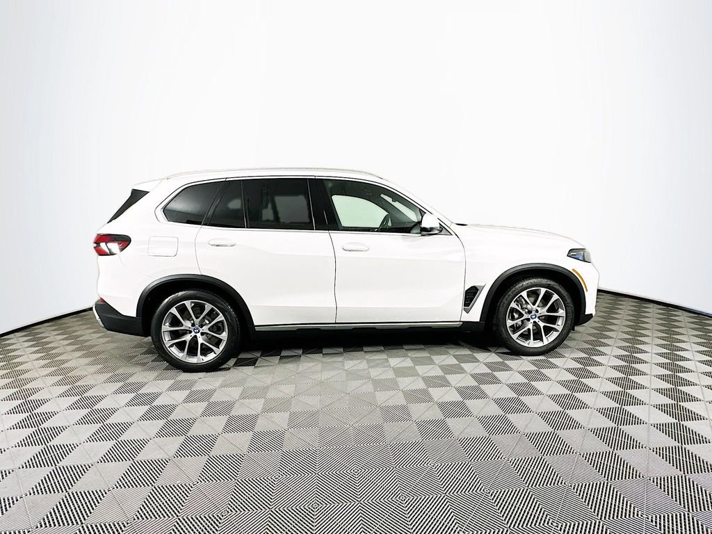 Used 2025 BMW X5 xDrive50e image 9