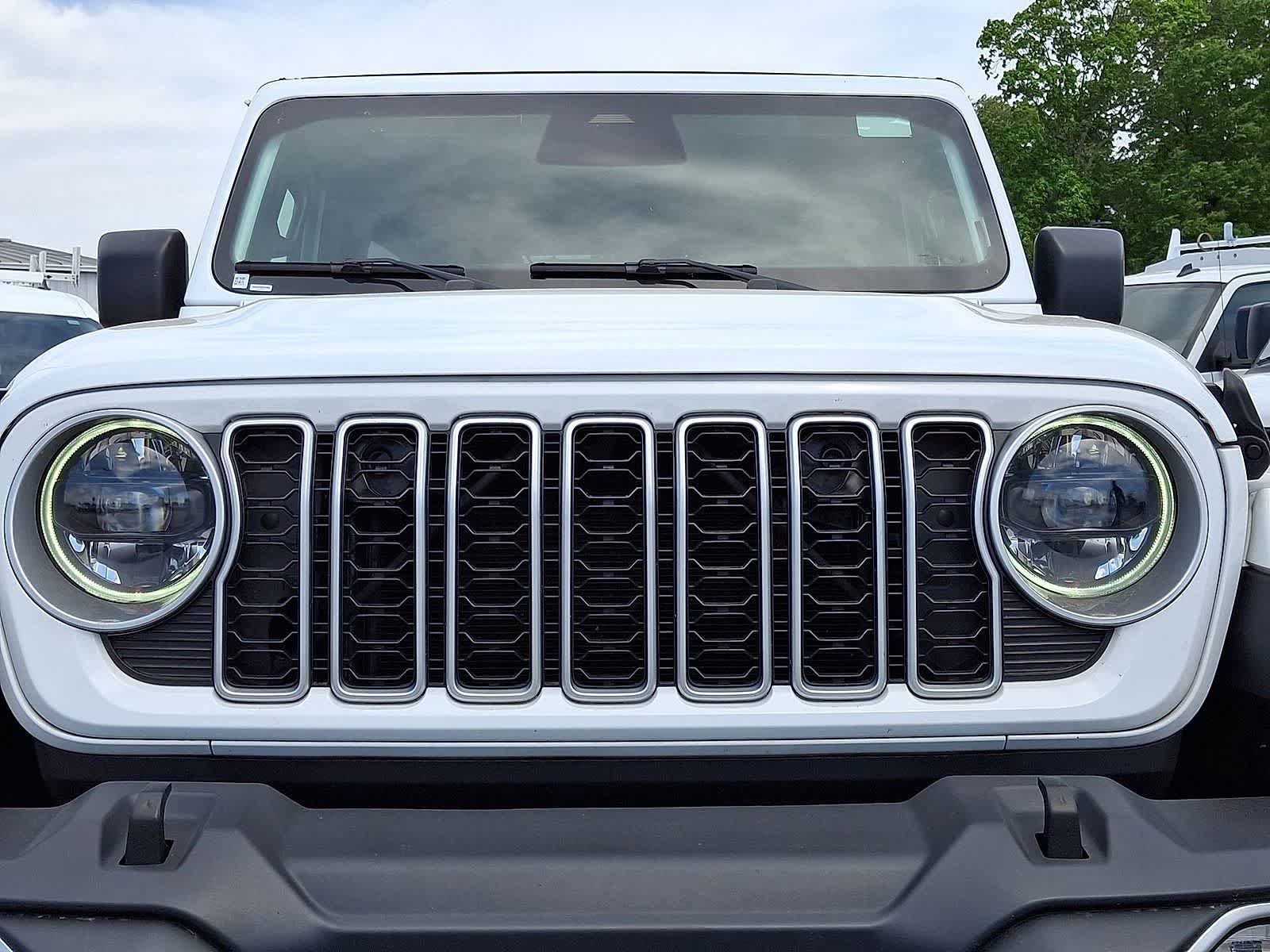 Used 2025 Jeep Wrangler Unlimited Sahara w/ Safety Group AWD/4WD image 34
