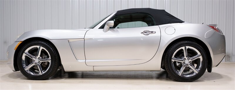 Used 2008 Saturn Sky w/ Premium Trim Package RWD image 2