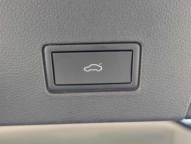 Used 2022 Volkswagen Atlas SEL Premium image 29