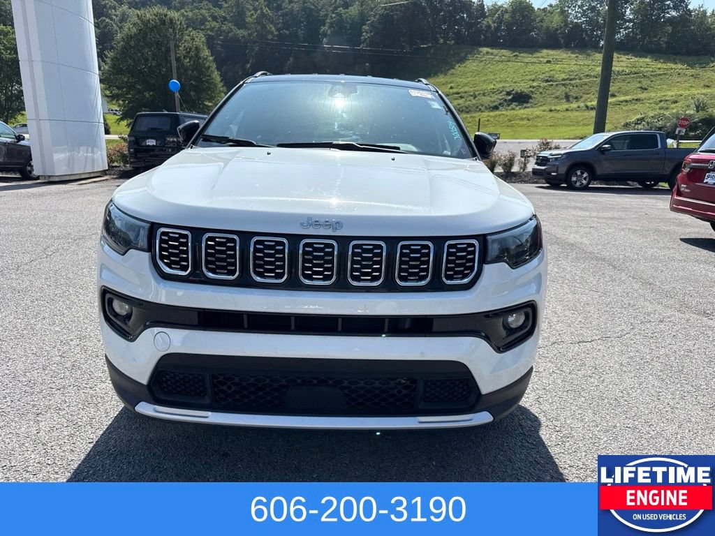 Used 2025 Jeep Compass Limited AWD/4WD image 3