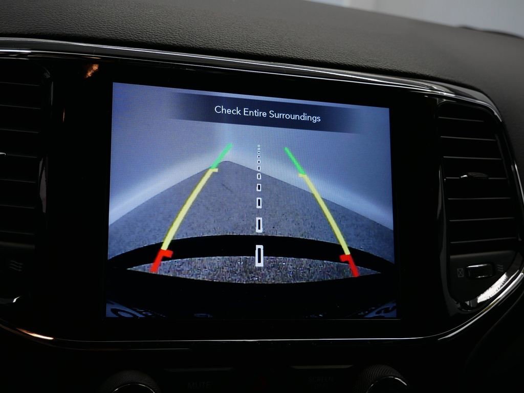 Certified 2022 Jeep Grand Cherokee Laredo X image 35