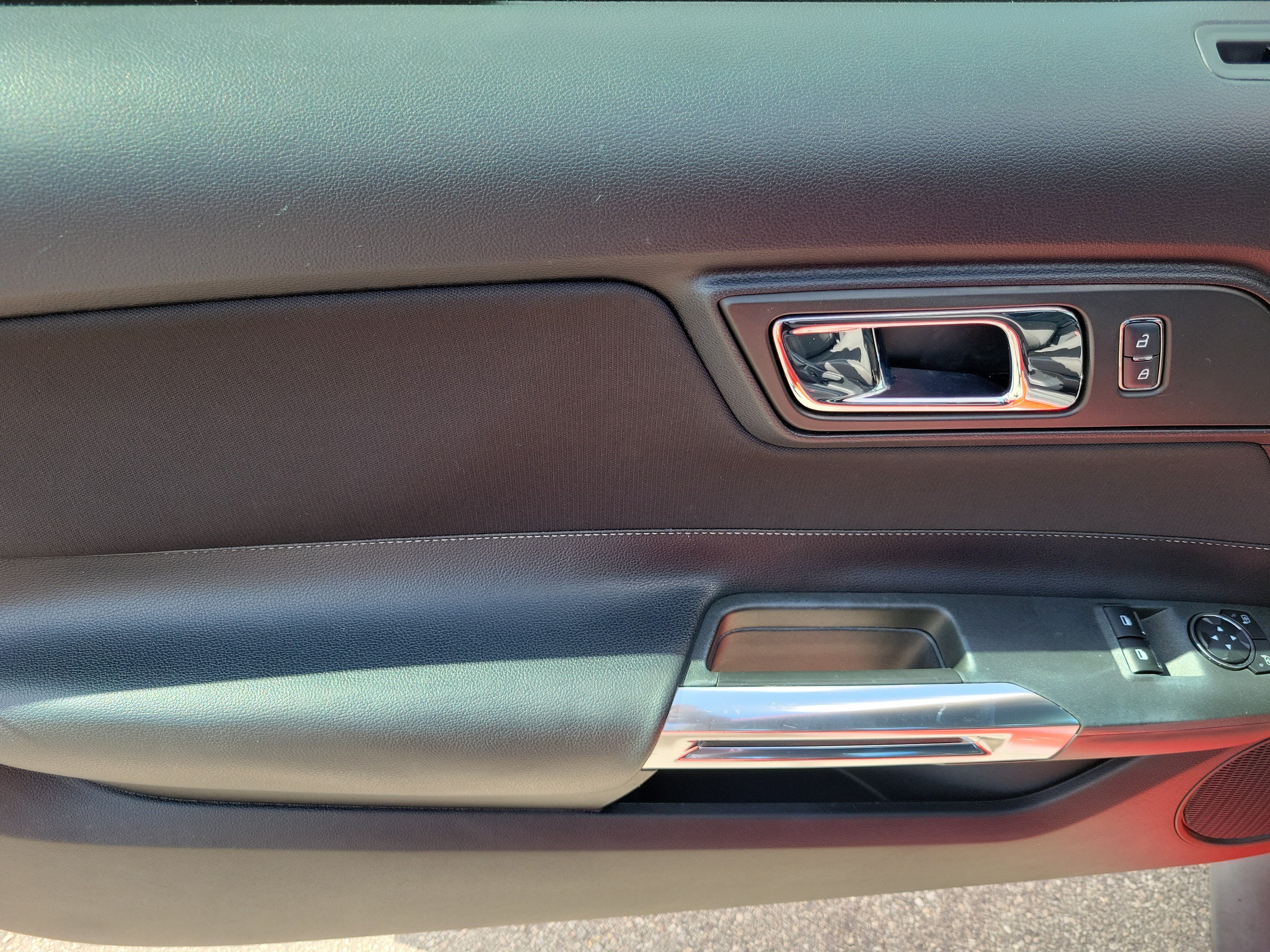 Used 2016 Ford Mustang Coupe RWD image 13