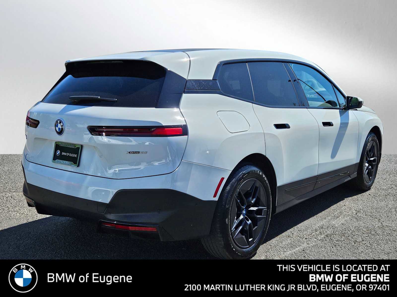 Used 2025 BMW iX xDrive50 image 3