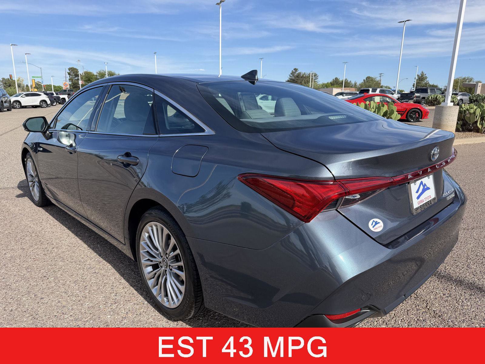 Used 2020 Toyota Avalon Limited w/ Advanced Safety Package FWD image 4