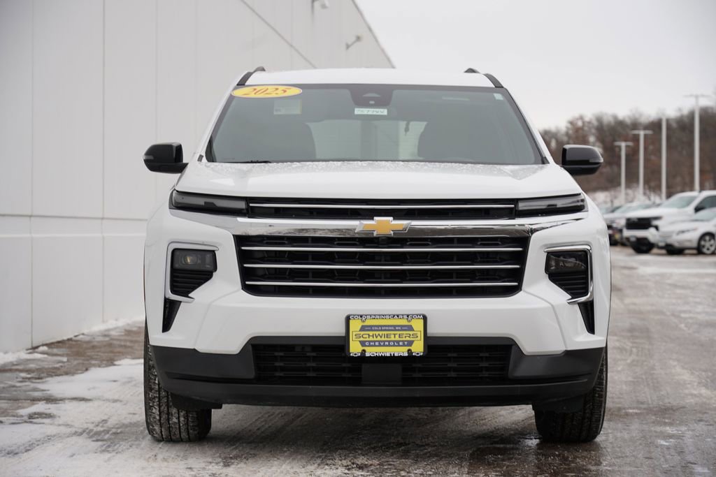 Used 2025 Chevrolet Traverse LT image 8