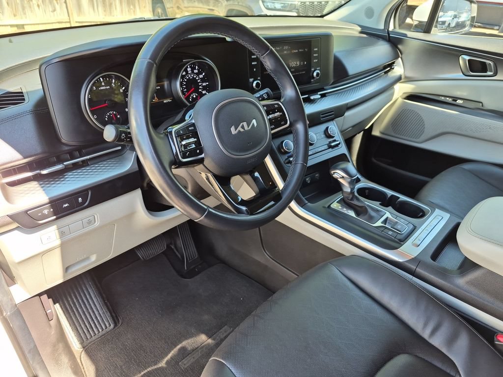 Used 2024 Kia Carnival LX FWD image 17