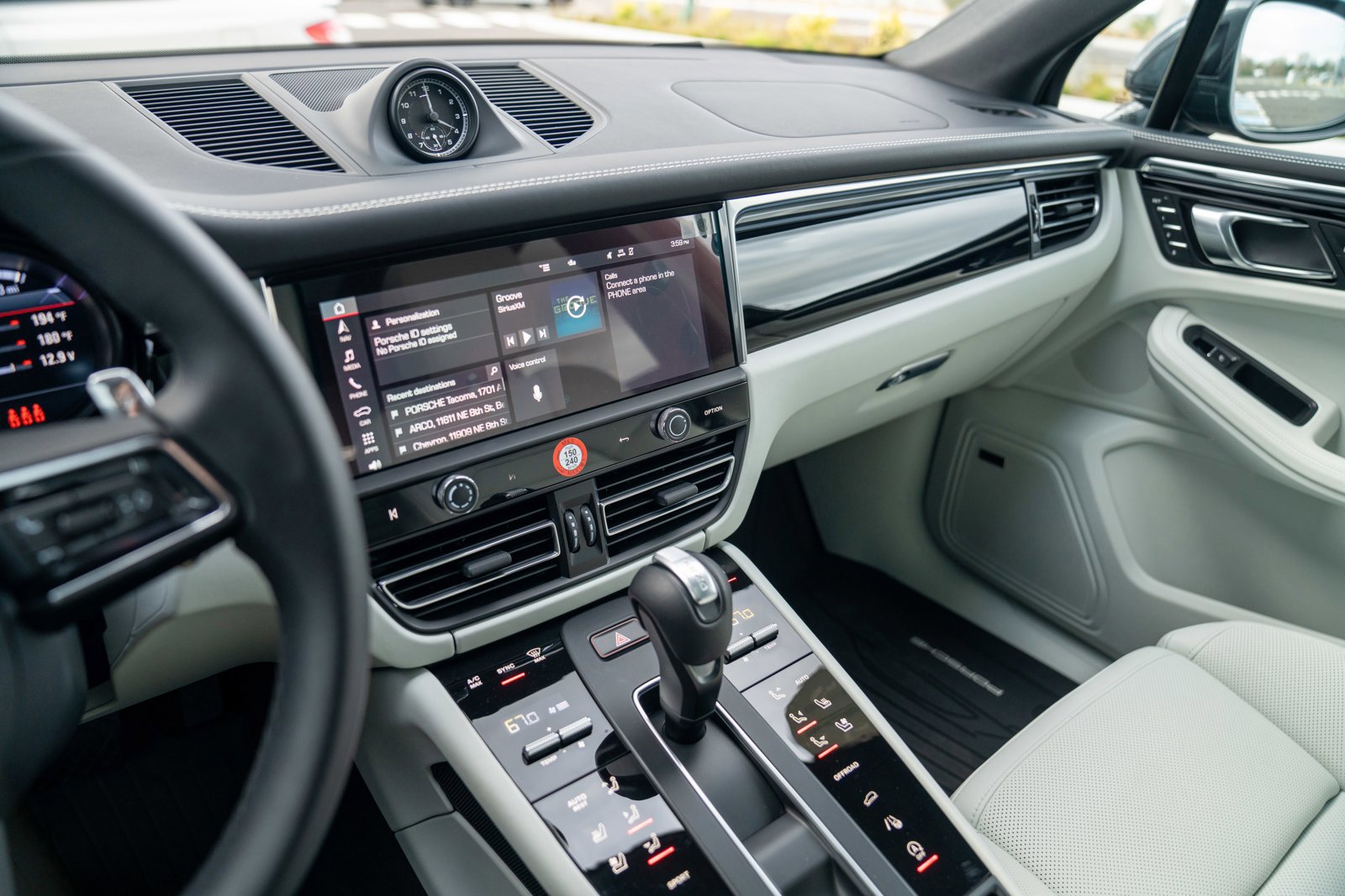 Certified 2025 Porsche Macan image 16